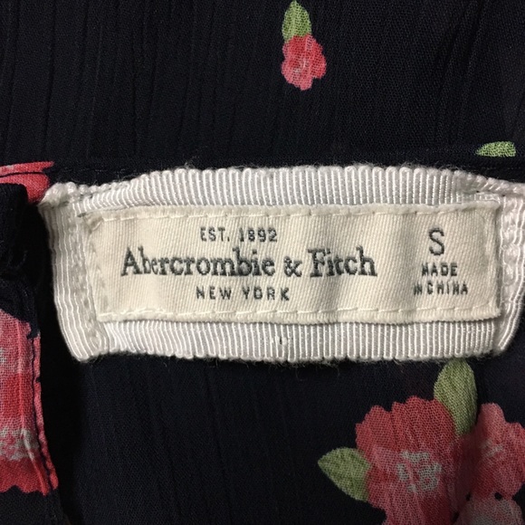 - Abercrombie Short Sleeve Blue Floral & Lac… - Picture 7 of 8